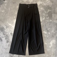 画像1: 【WONDERGROUND】DESIGN TUCK WIDE SILHOUETTE BELTED SLACKS / BLACK / OS (1)