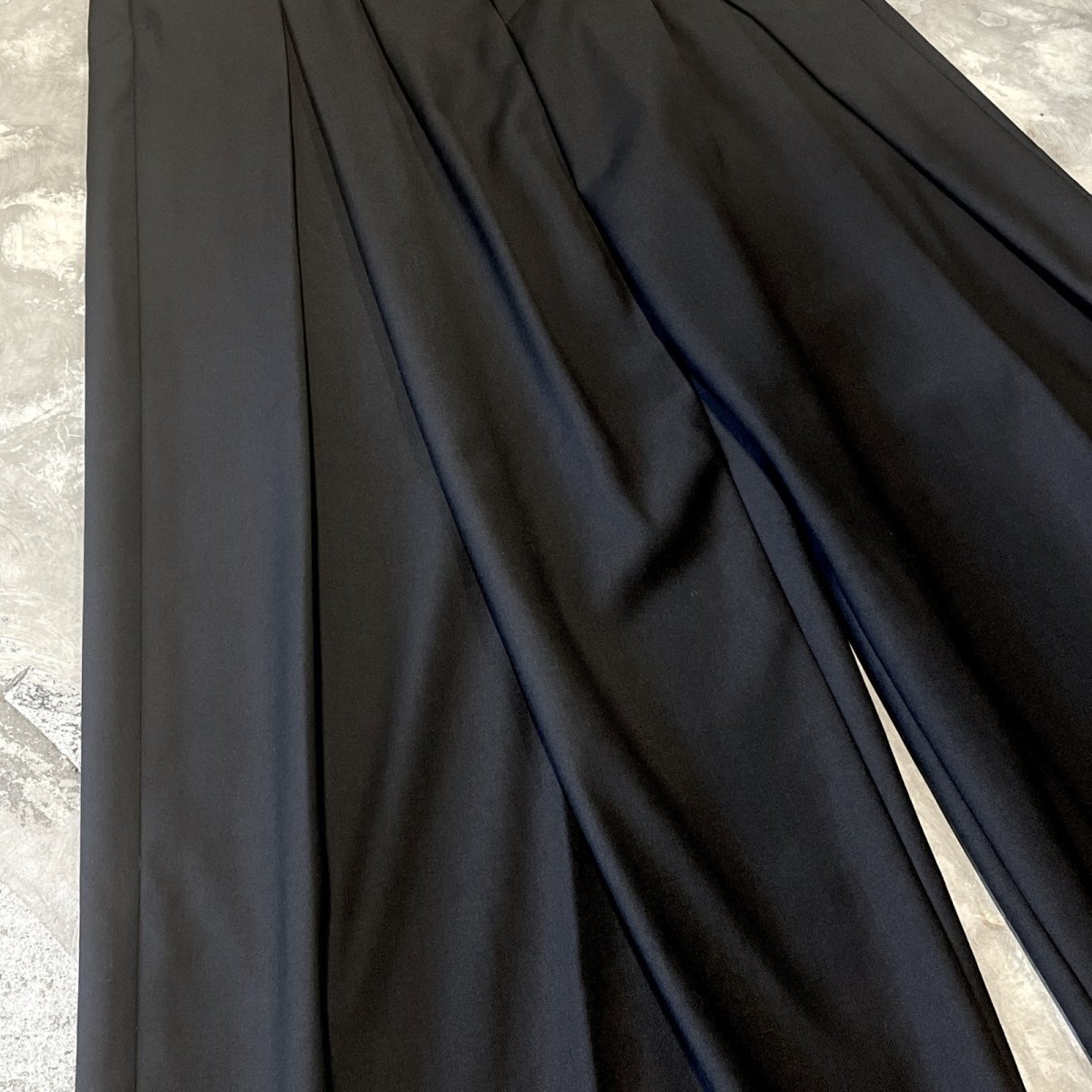 画像5: 【WONDERGROUND】DESIGN TUCK WIDE SILHOUETTE BELTED SLACKS / BLACK / OS (5)