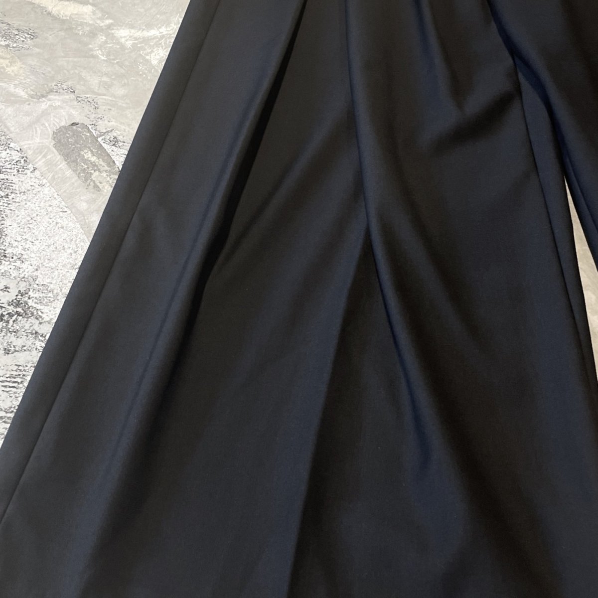 画像7: 【WONDERGROUND】DESIGN TUCK WIDE SILHOUETTE BELTED SLACKS / BLACK / OS (7)