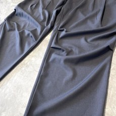 画像6: 【WONDERGROUND】KNEE TUCK WIDE SILHOUETTE SLACKS / GRAY / OS (6)