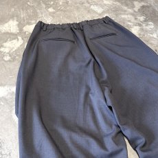 画像9: 【WONDERGROUND】KNEE TUCK WIDE SILHOUETTE SLACKS / GRAY / OS (9)