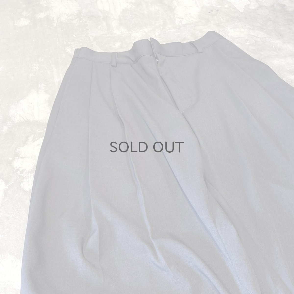 画像3: 【WONDERGROUND】KNEE TUCK WIDE SILHOUETTE SLACKS / GRAY / OS (3)