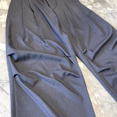 画像5: 【WONDERGROUND】KNEE TUCK WIDE SILHOUETTE SLACKS / GRAY / OS (5)