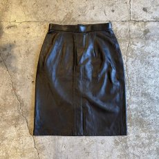 画像1: LEATHER BLACK COLOR BACK SLIT SKIRT / W27 (1)