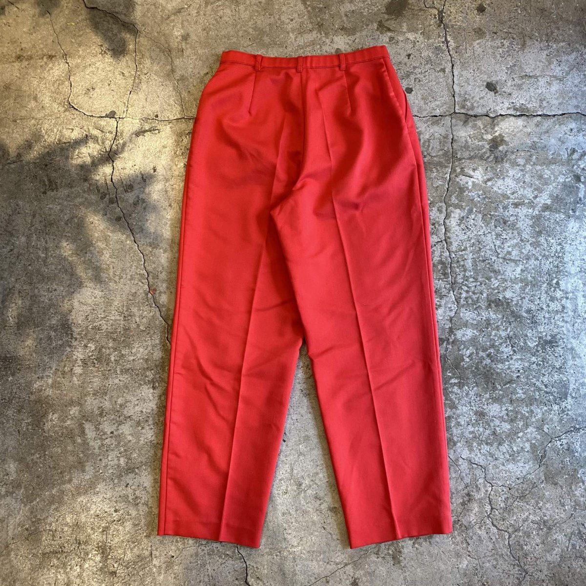 画像2: RED COLOR TUCK DESIGN TAPERED PANTS / W29 (2)
