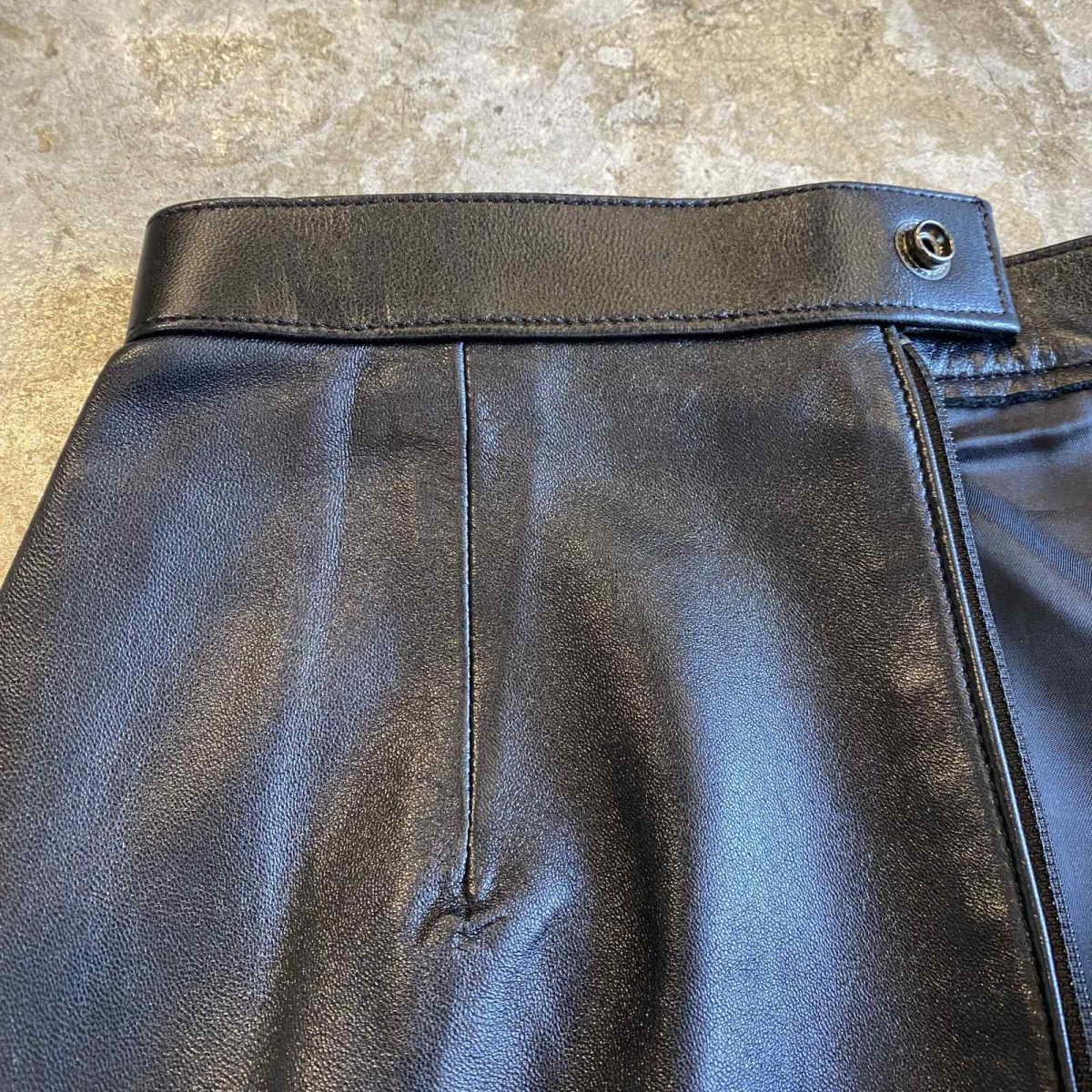 画像10: LEATHER BLACK COLOR BACK SLIT SKIRT / W27 (10)