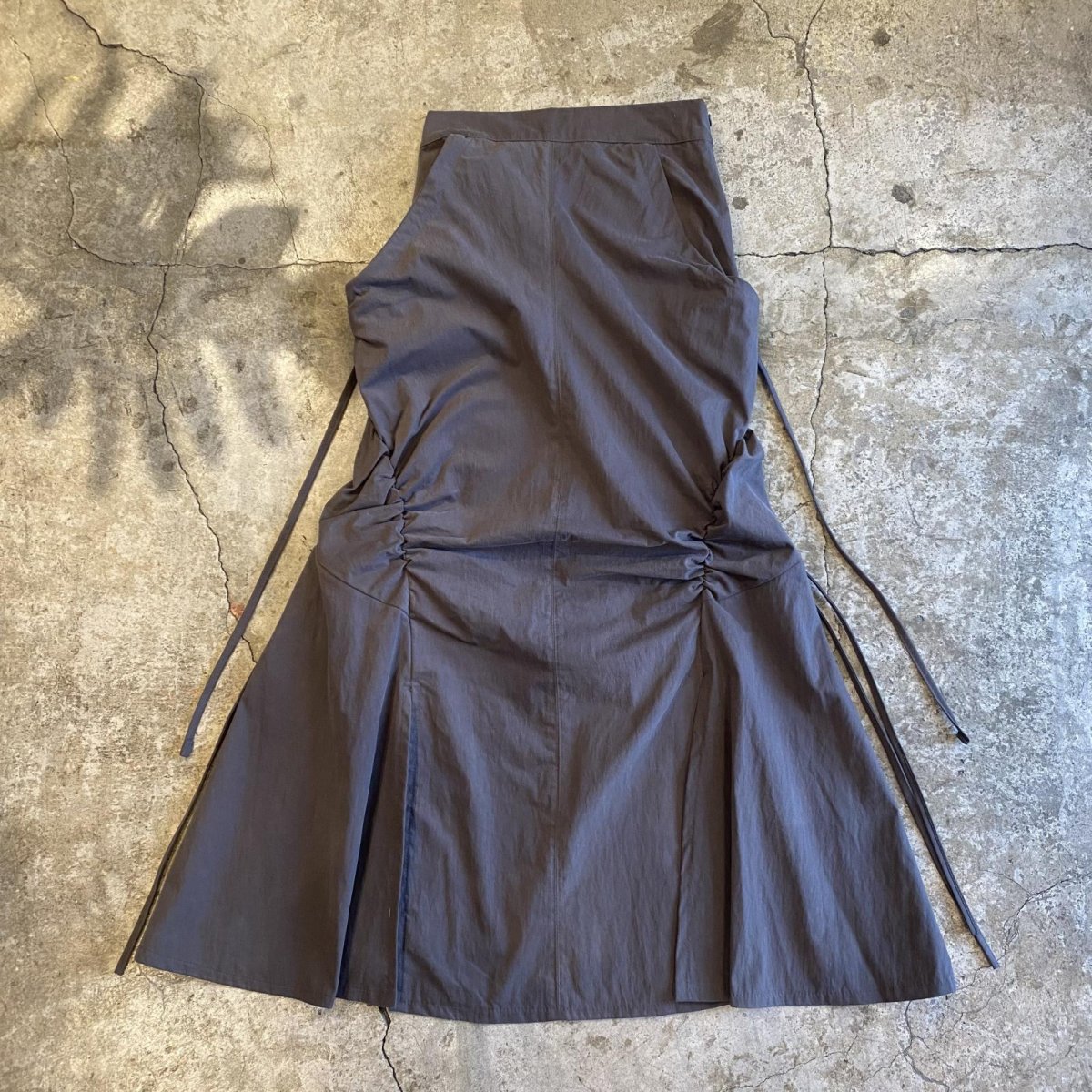 画像1: 【WONDERGROUND】SHIRRING SKIRT / OS / GREY (1)