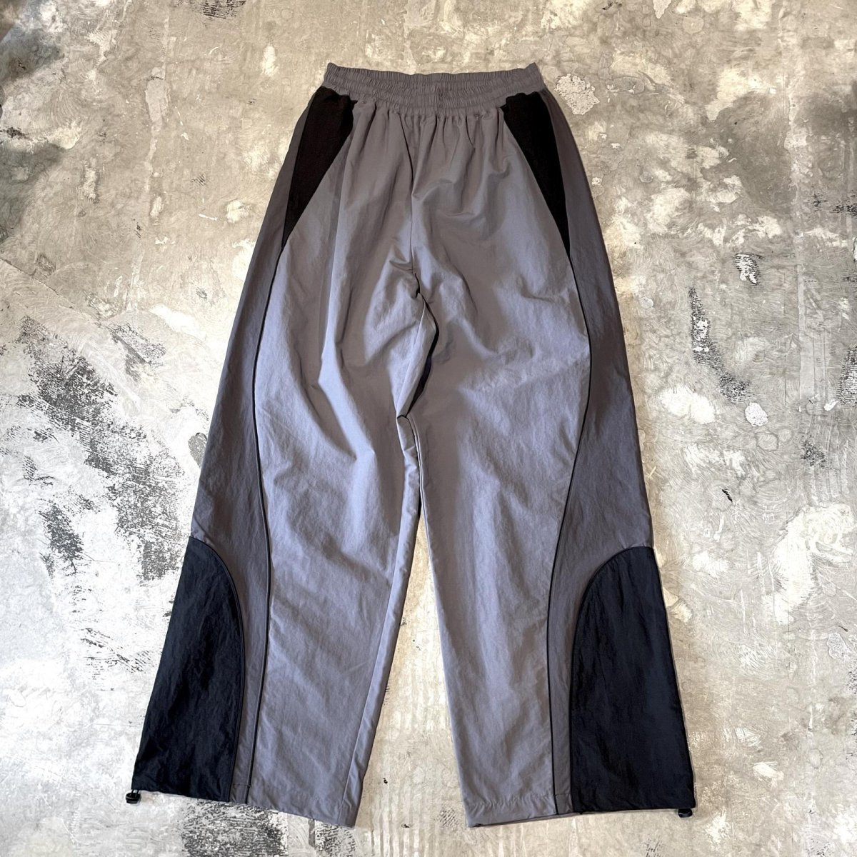 画像1: 【WONDERGROUND】TRICOLOR TECH WIDE NYLON PANTS / CHARCOAL / OS (1)