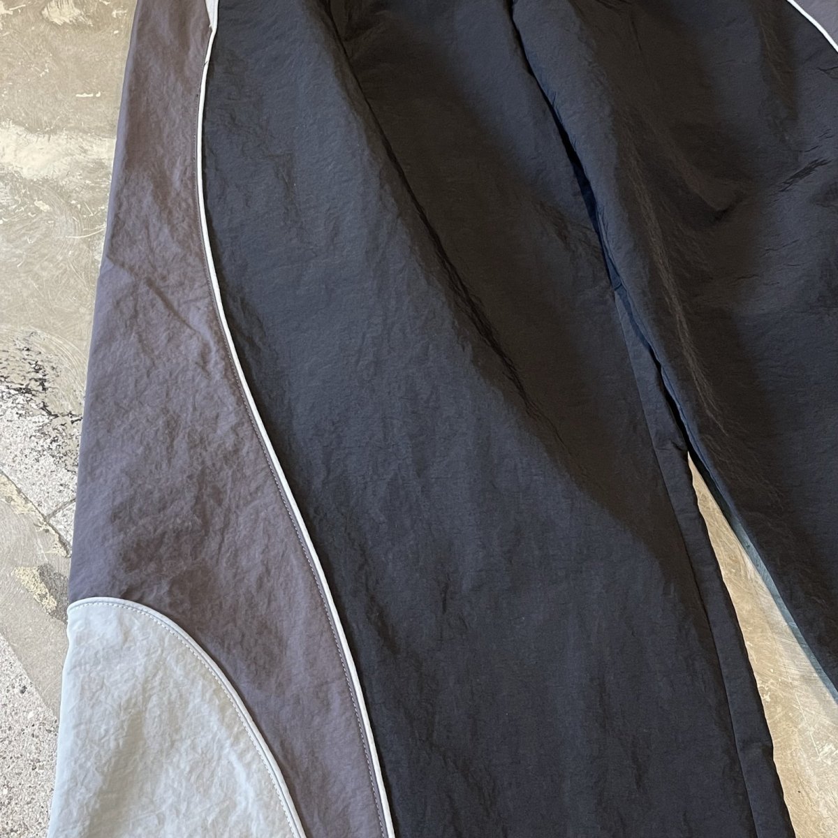 画像5: 【WONDERGROUND】TRICOLOR TECH WIDE NYLON PANTS / BLACK / OS (5)