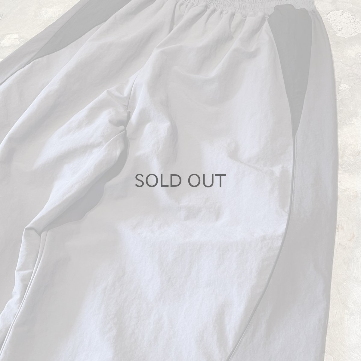 画像4: 【WONDERGROUND】TRICOLOR TECH WIDE NYLON PANTS / CHARCOAL / OS (4)