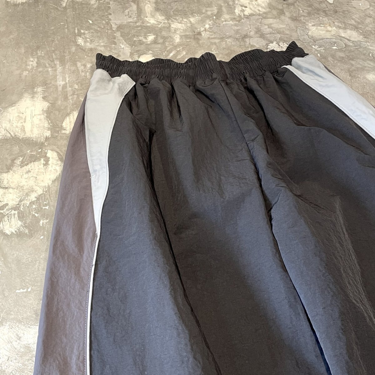 画像3: 【WONDERGROUND】TRICOLOR TECH WIDE NYLON PANTS / BLACK / OS (3)