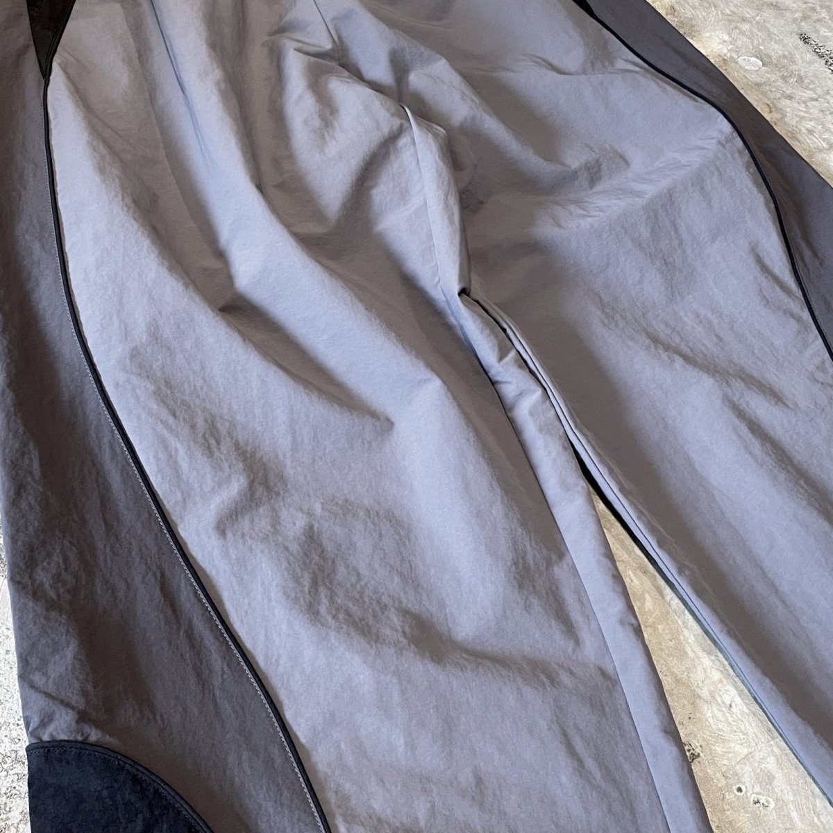 画像5: 【WONDERGROUND】TRICOLOR TECH WIDE NYLON PANTS / CHARCOAL / OS (5)