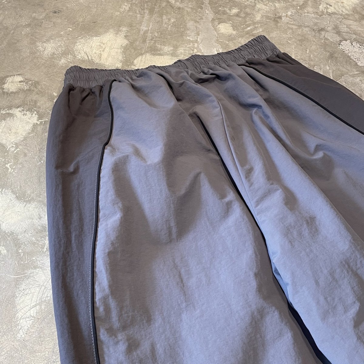 画像9: 【WONDERGROUND】TRICOLOR TECH WIDE NYLON PANTS / CHARCOAL / OS (9)