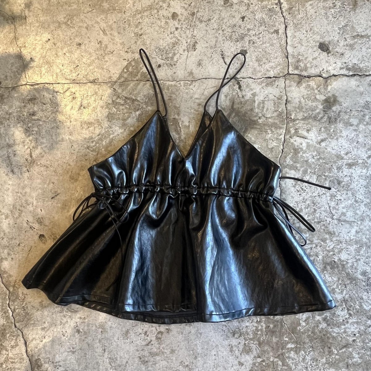 画像1: SIDE RIBBON DESIGN FAUX LEATHER CAMISOLE / Ladies S~M (1)