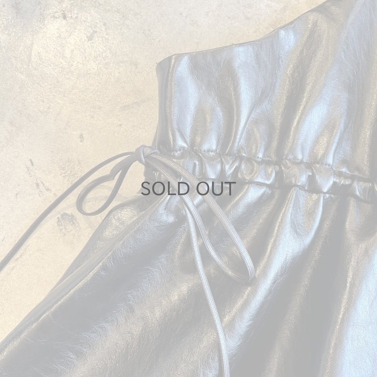 画像9: SIDE RIBBON DESIGN FAUX LEATHER CAMISOLE / Ladies S~M (9)