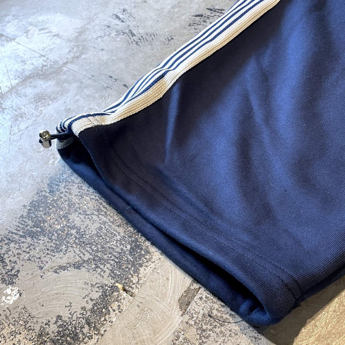 画像8: SIDE LINE WIDE SILHOUETTE SWEAT PANTS / NAVY / FREE (8)