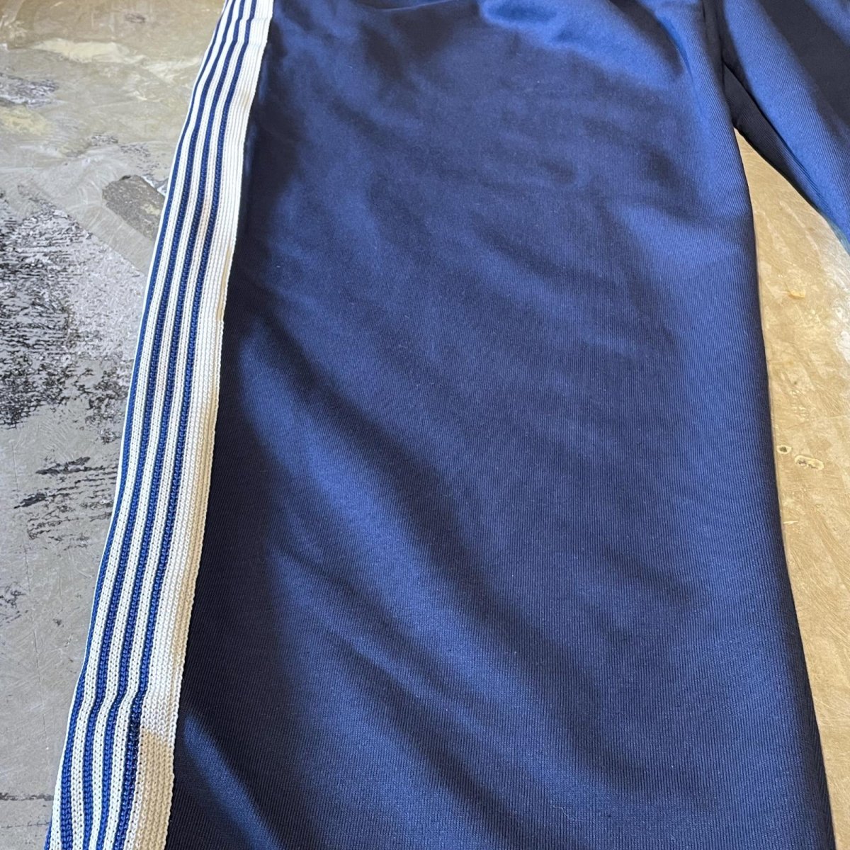 画像7: SIDE LINE WIDE SILHOUETTE SWEAT PANTS / NAVY / FREE (7)