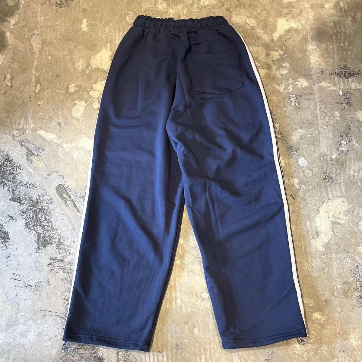画像2: SIDE LINE WIDE SILHOUETTE SWEAT PANTS / NAVY / FREE (2)