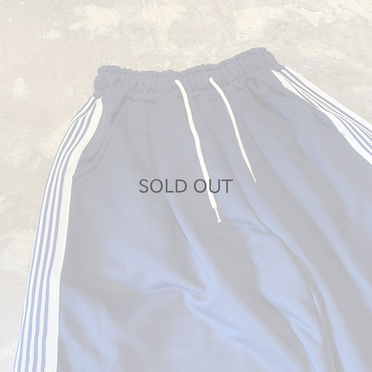 画像3: SIDE LINE WIDE SILHOUETTE SWEAT PANTS / NAVY / FREE (3)