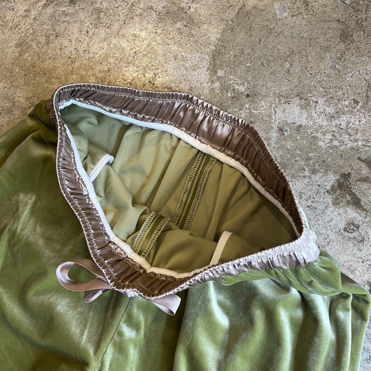 画像10: WAIST RIBBON DESIGN COLOR VELVET PANTS / ~W33 (10)