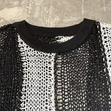 画像11: MONOCHROME STRIPE PATTERN LOWGAUGE KNIT TOPS / Mens L  (11)