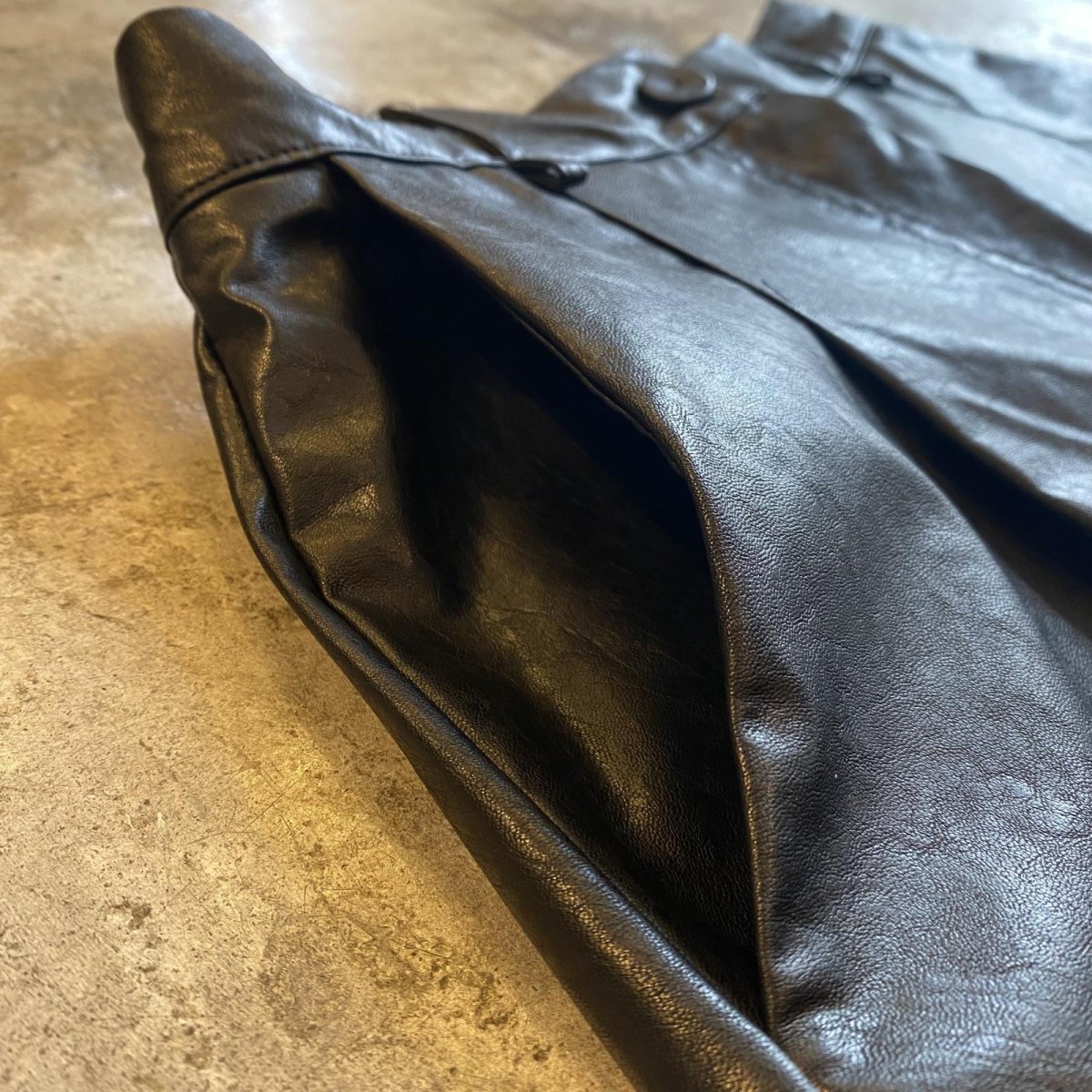 画像7: FAUX LEATHER TUCK DESIGN BERMUDA SHORT PANTS / W25~W29 (7)