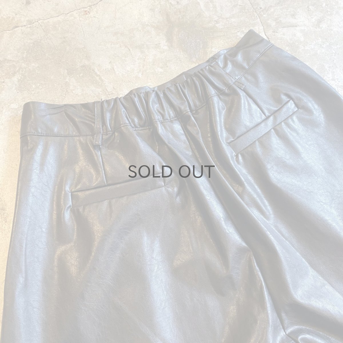 画像8: FAUX LEATHER TUCK DESIGN BERMUDA SHORT PANTS / W25~W29 (8)
