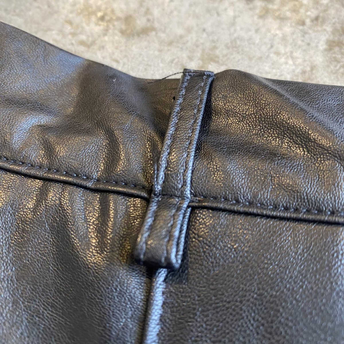 画像10: FAUX LEATHER TUCK DESIGN BERMUDA SHORT PANTS / W25~W29 (10)