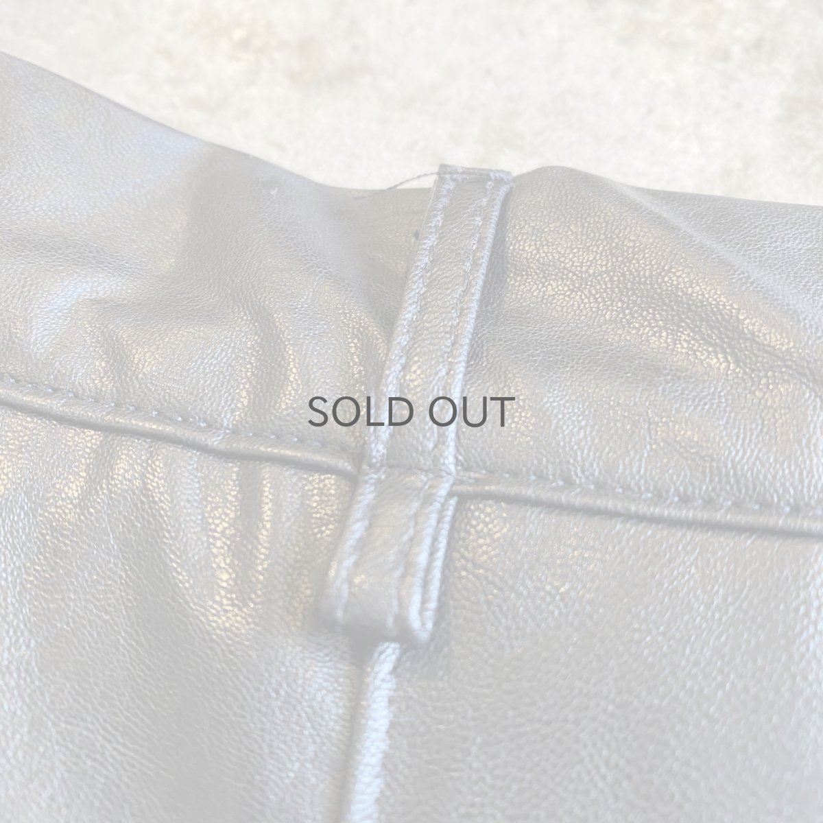 画像10: FAUX LEATHER TUCK DESIGN BERMUDA SHORT PANTS / W25~W29 (10)