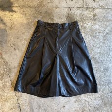 画像1: FAUX LEATHER TUCK DESIGN BERMUDA SHORT PANTS / W25~W29 (1)