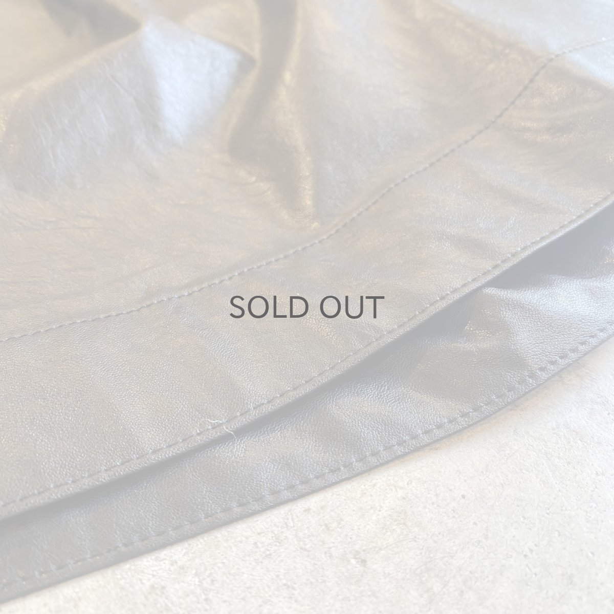 画像11: FAUX LEATHER TUCK DESIGN BERMUDA SHORT PANTS / W25~W29 (11)