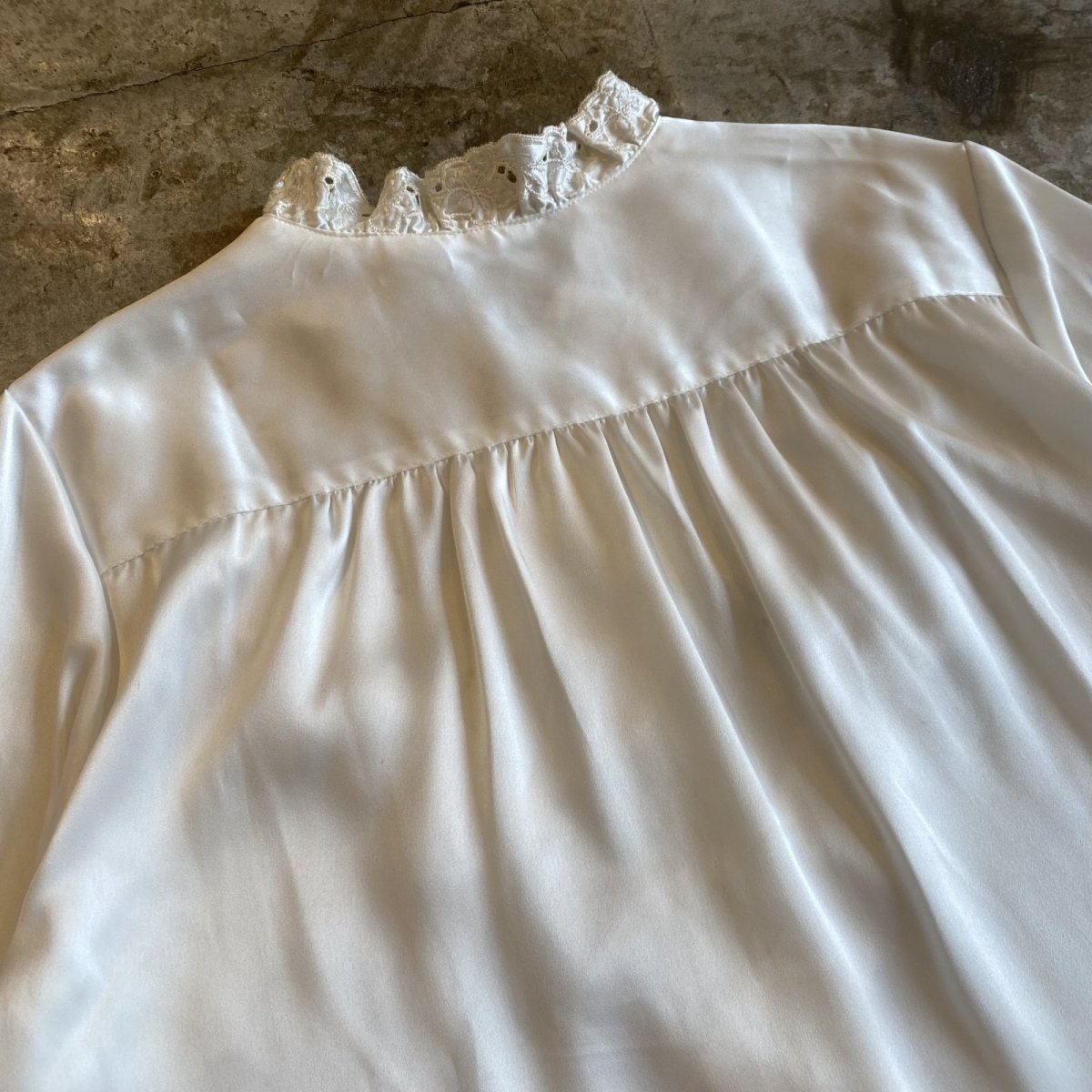 画像11: FLORAL EMBROIDERY PATTERN FRILL DESIGN BLOUSE / Ladies M (11)