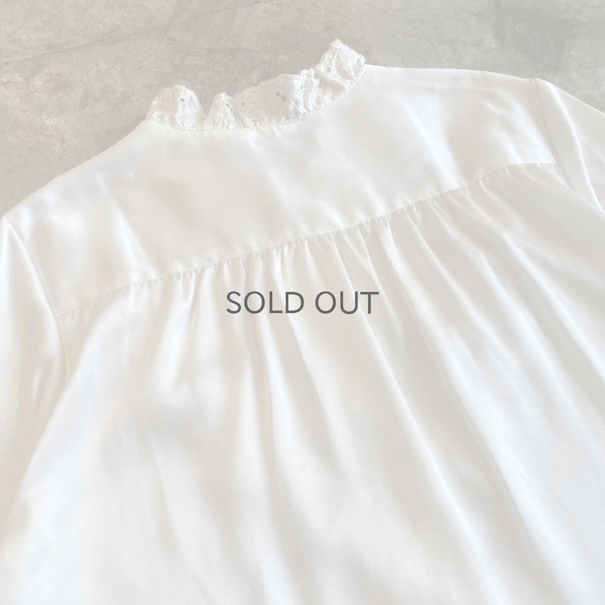 画像11: FLORAL EMBROIDERY PATTERN FRILL DESIGN BLOUSE / Ladies M (11)