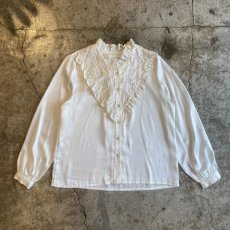 画像1: FLORAL EMBROIDERY PATTERN FRILL DESIGN BLOUSE / Ladies M (1)