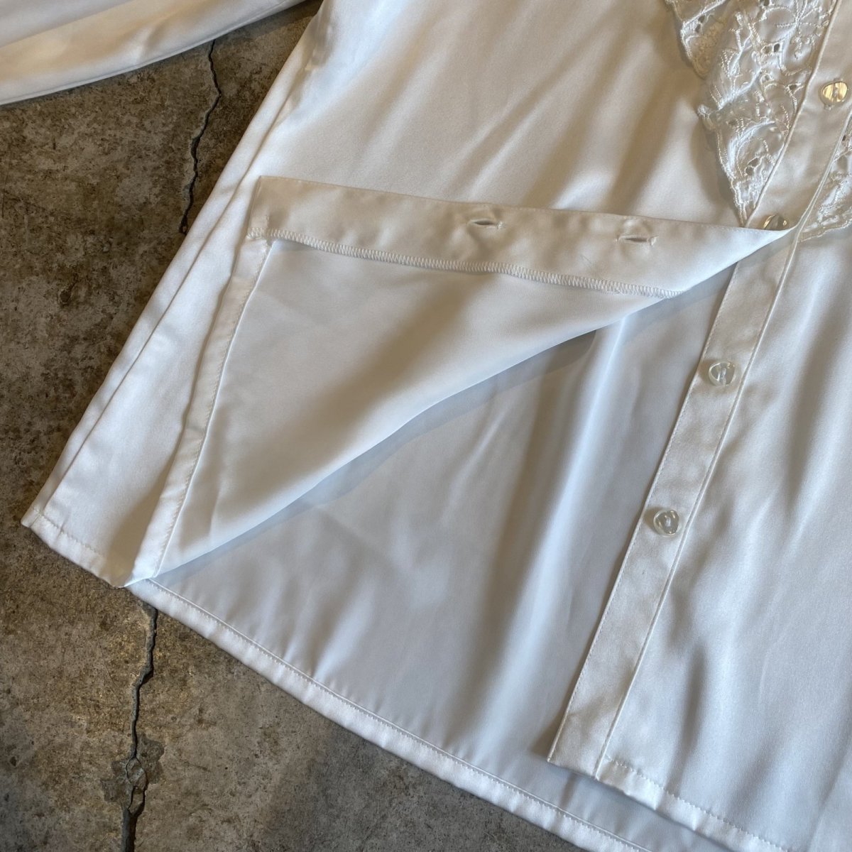 画像9: FLORAL EMBROIDERY PATTERN FRILL DESIGN BLOUSE / Ladies M (9)