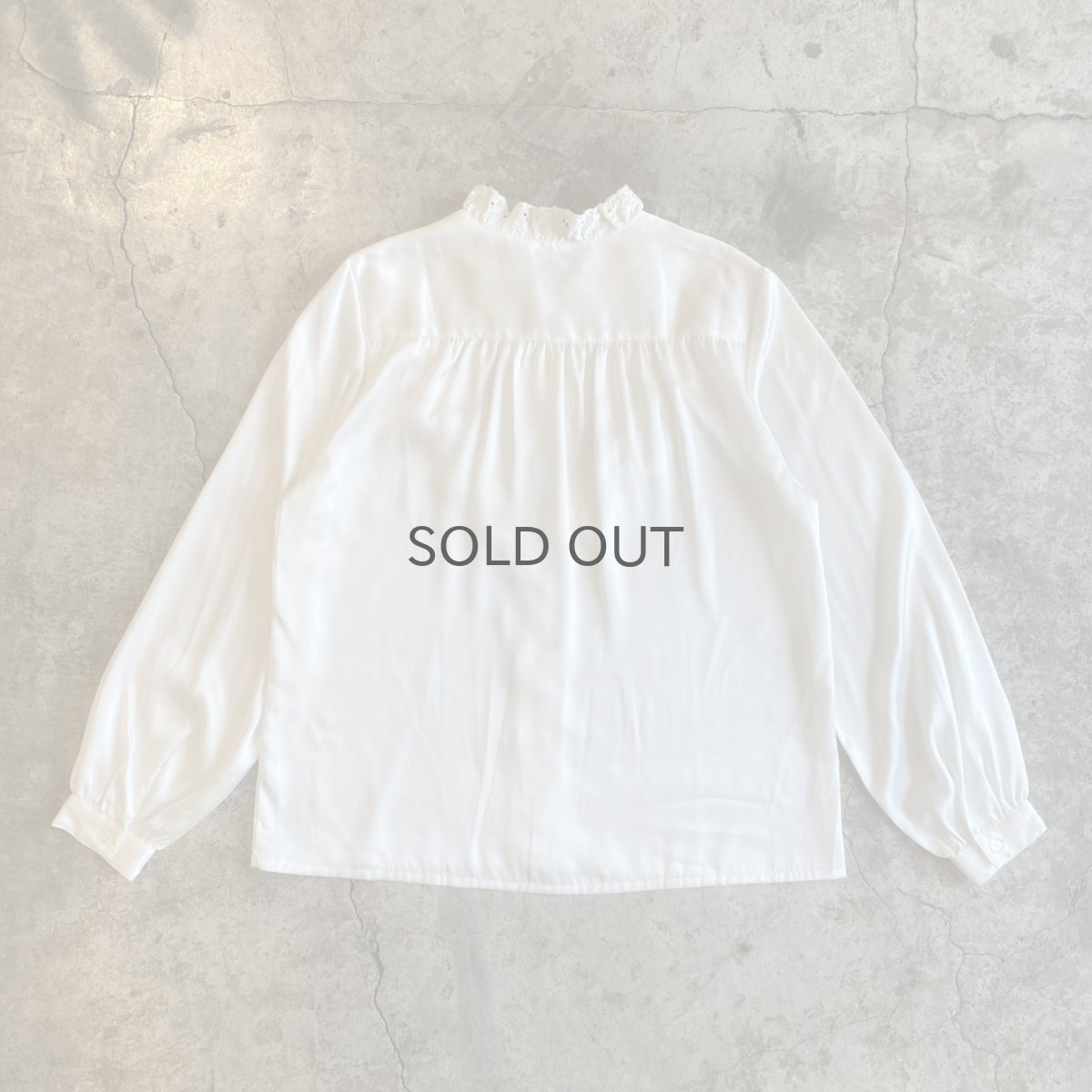 画像2: FLORAL EMBROIDERY PATTERN FRILL DESIGN BLOUSE / Ladies M (2)