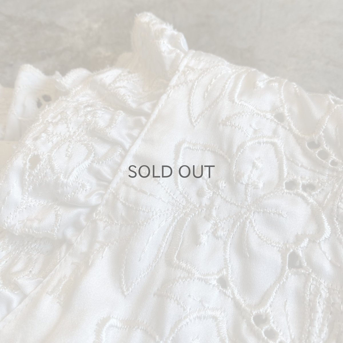 画像10: FLORAL EMBROIDERY PATTERN FRILL DESIGN BLOUSE / Ladies M (10)