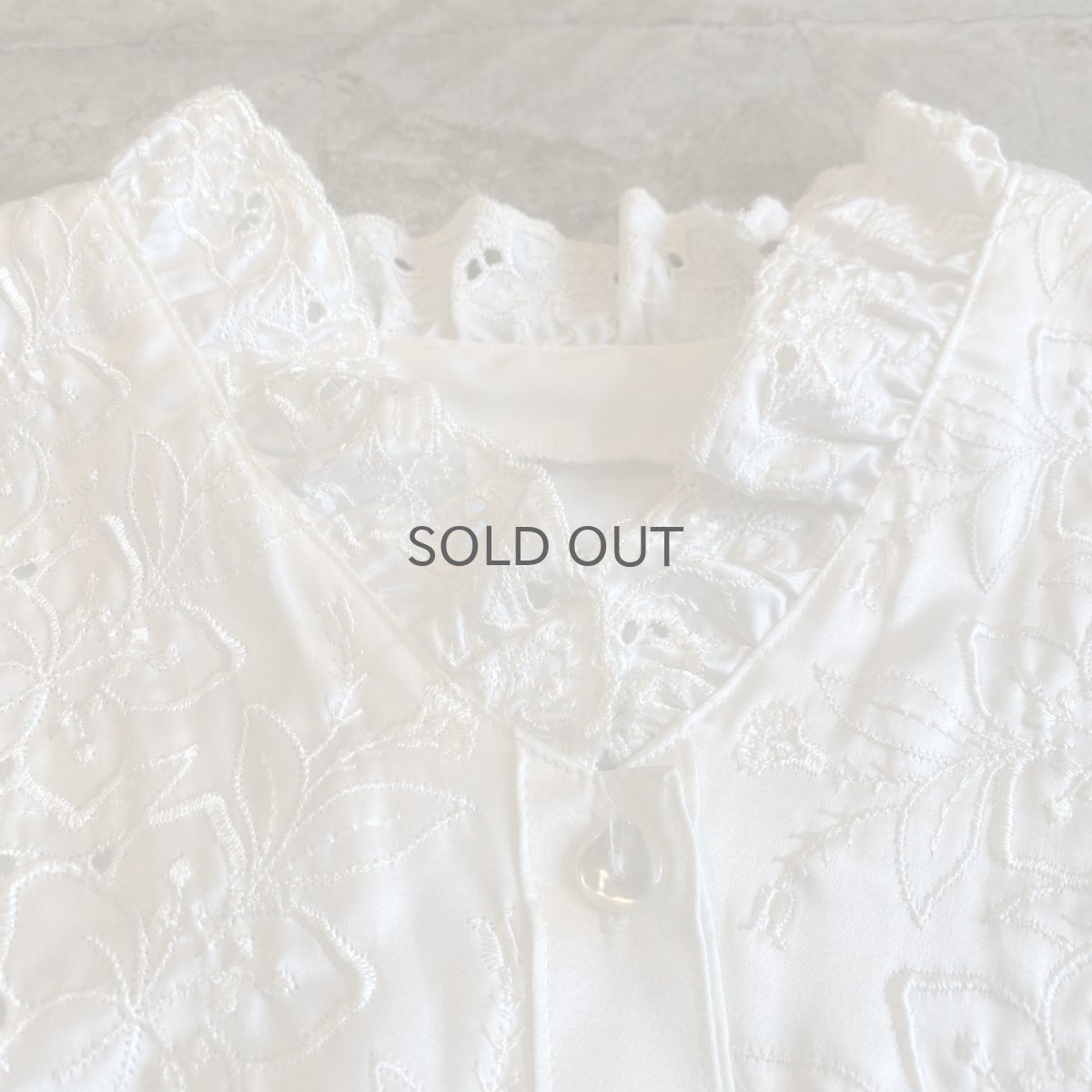 画像4: FLORAL EMBROIDERY PATTERN FRILL DESIGN BLOUSE / Ladies M (4)