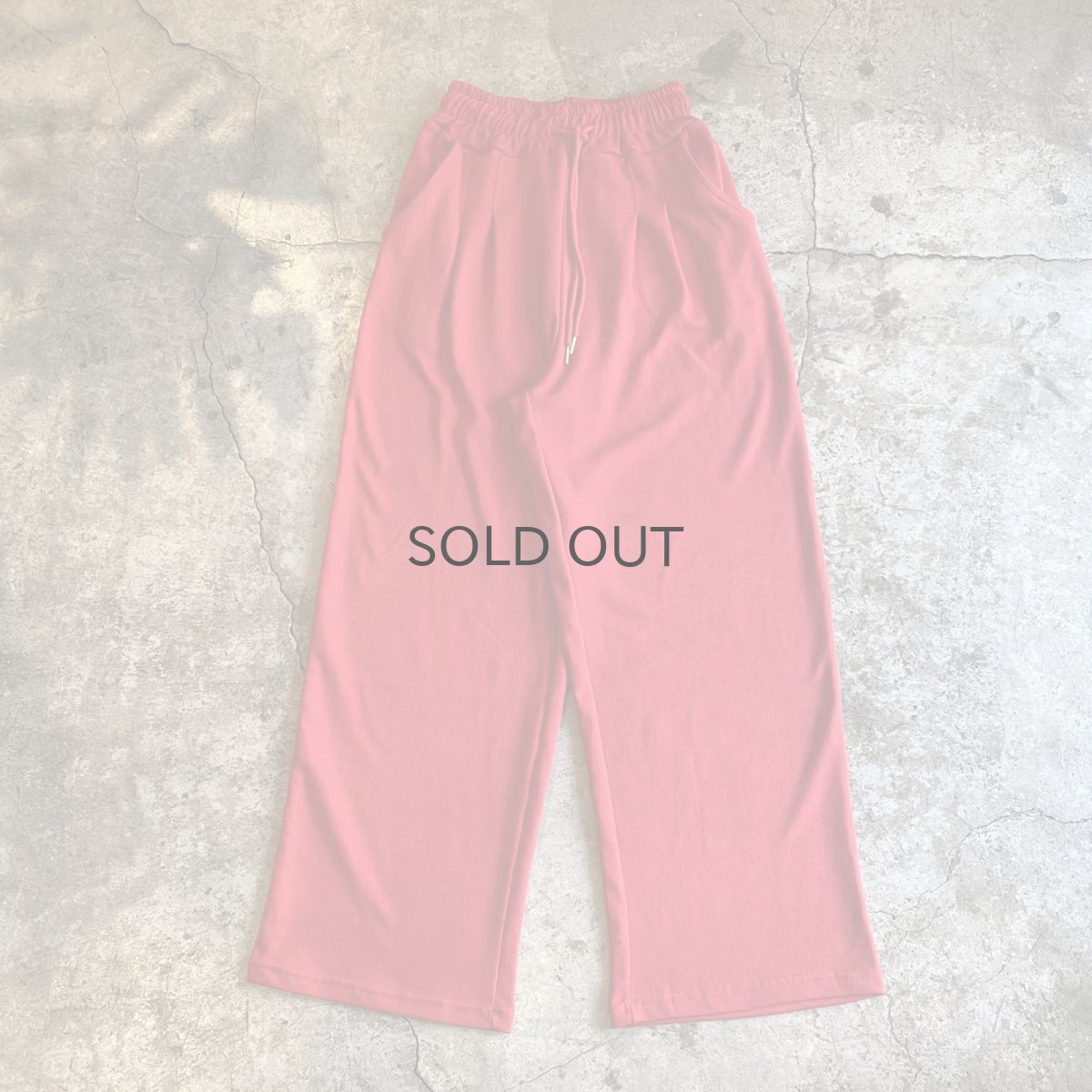 画像1: 【WONDERGROUND】TUCK COLOR WIDE SWEAT PANTS / RED / OS (1)