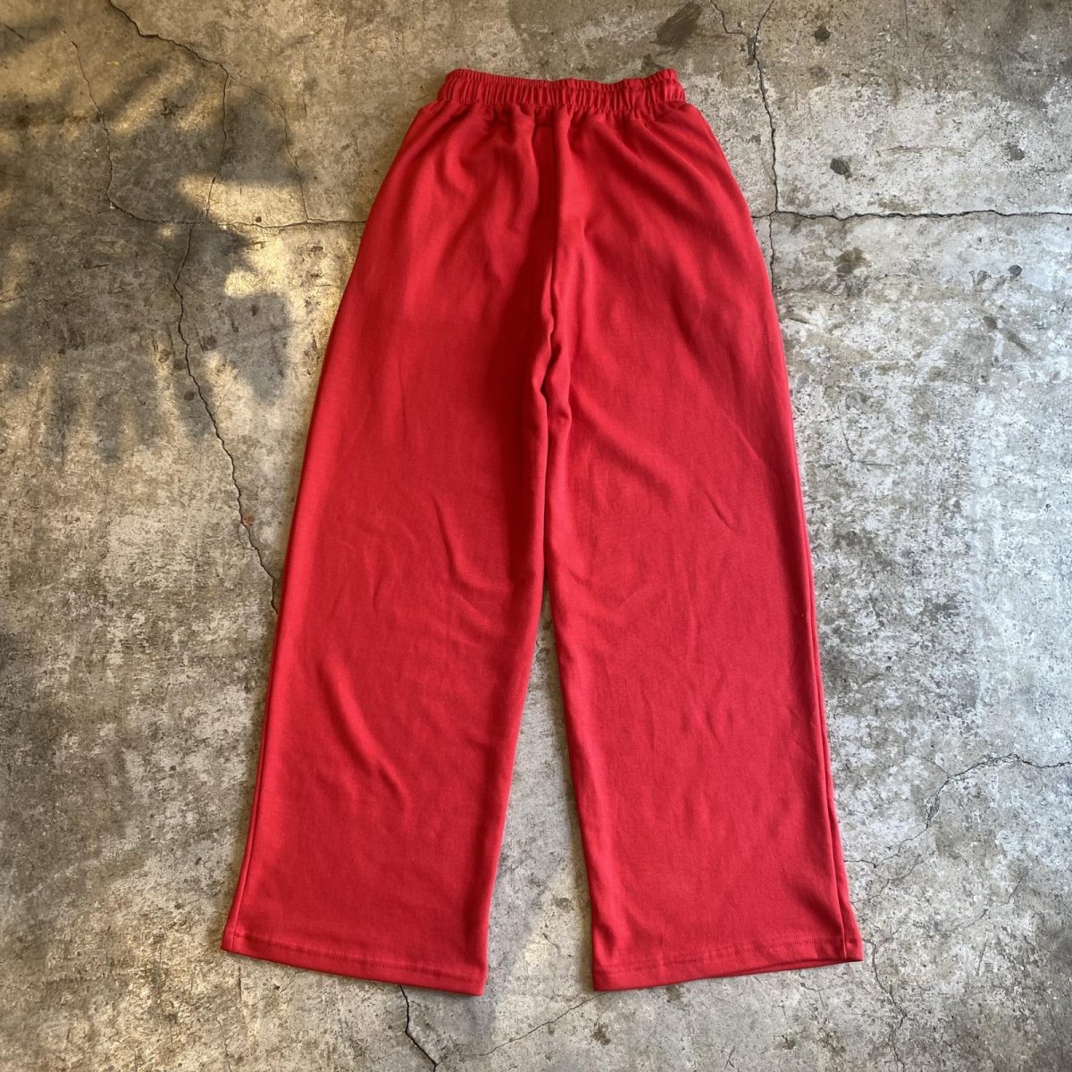 画像2: 【WONDERGROUND】TUCK COLOR WIDE SWEAT PANTS / RED / OS (2)