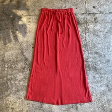 画像1: RED COLOR PUNCHING DESIGN BACK SLIT SKIRT / FREE (1)