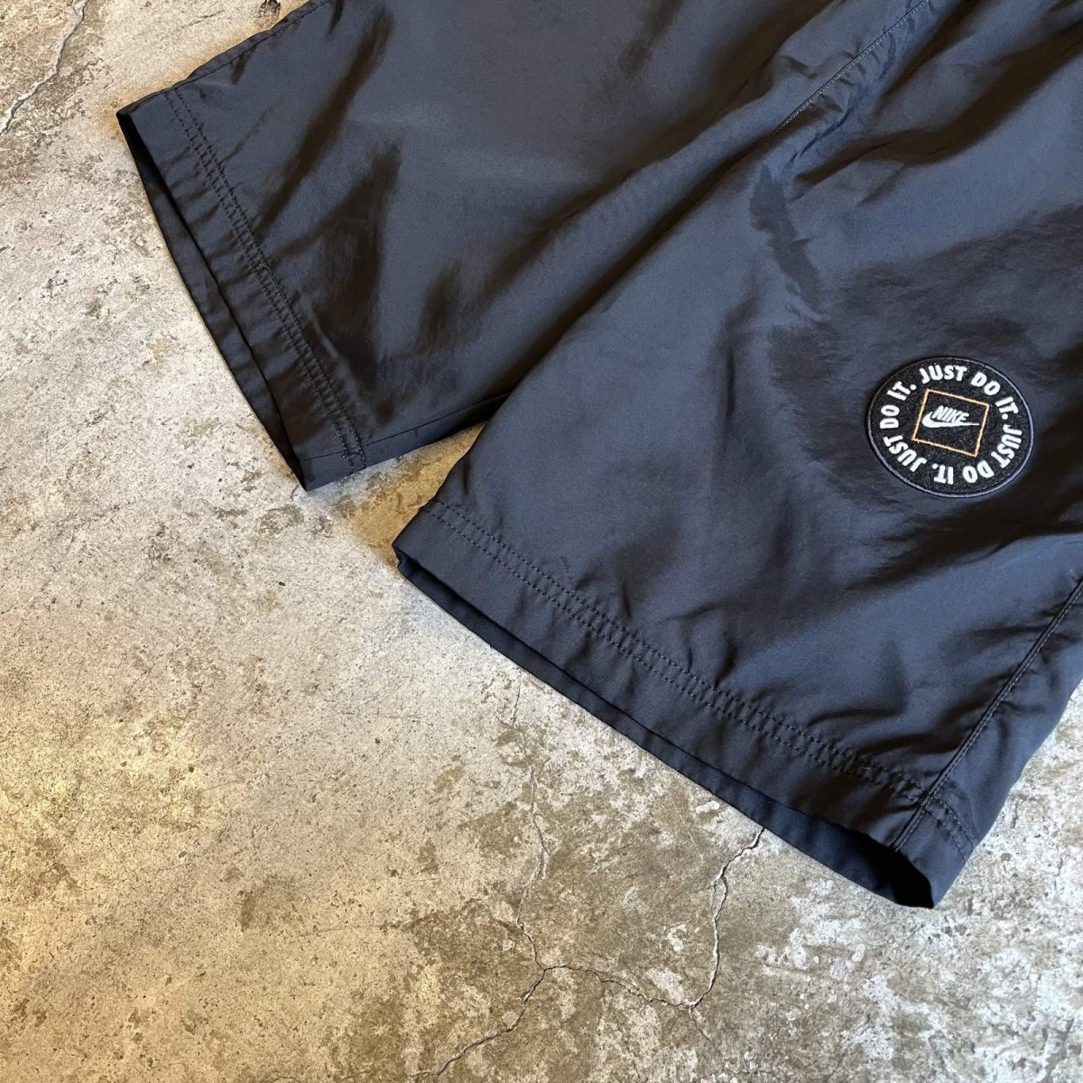 画像5: 【NIKE】BLACK COLOR PATCH EMBROIDERY DESIGN NYLON HALF PANTS / FREE~W31(S) (5)