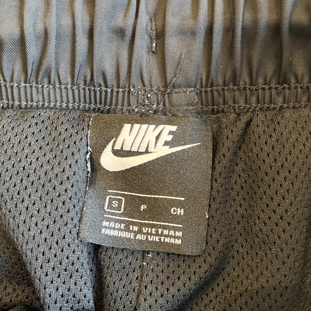 画像12: 【NIKE】BLACK COLOR PATCH EMBROIDERY DESIGN NYLON HALF PANTS / FREE~W31(S) (12)