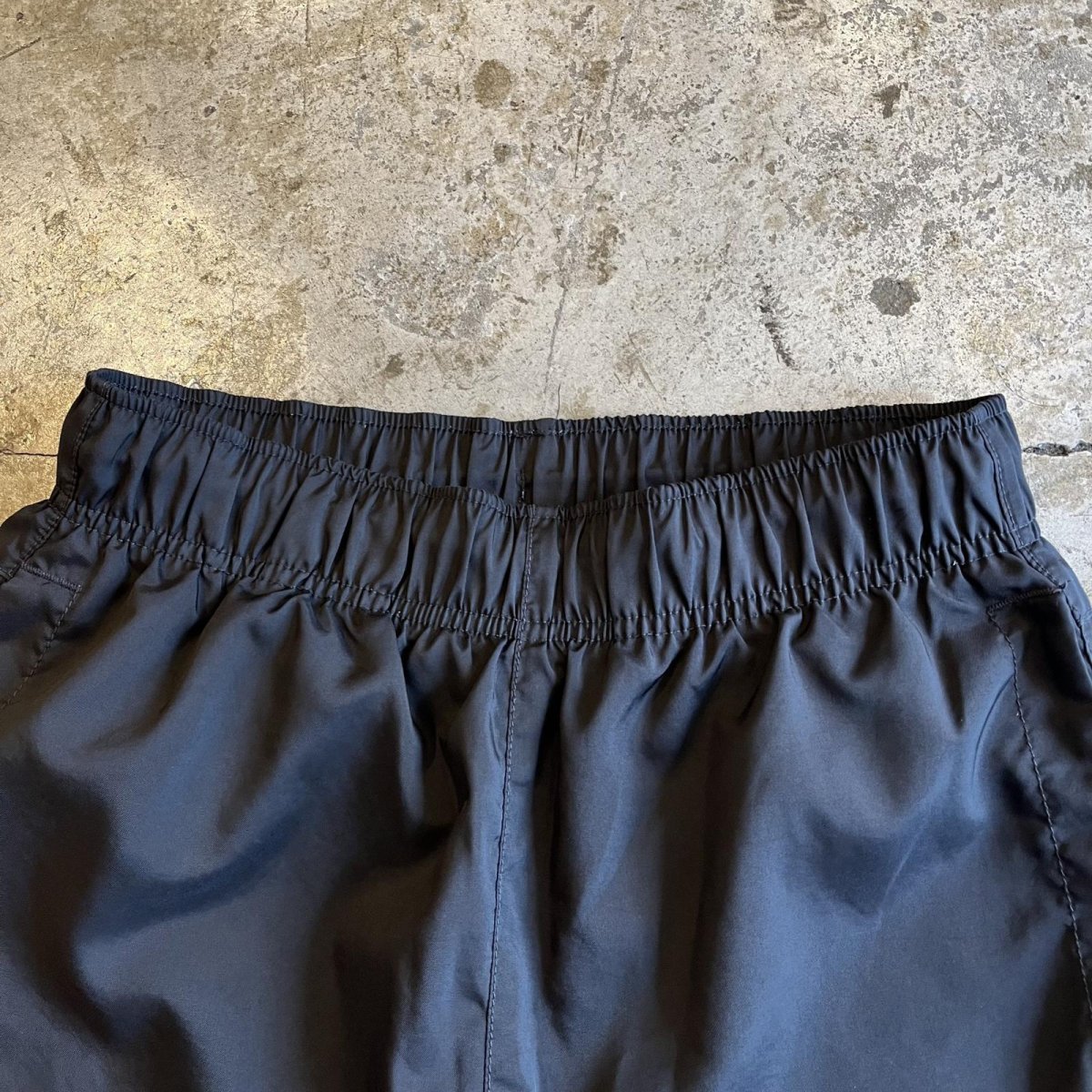 画像6: 【NIKE】BLACK COLOR PATCH EMBROIDERY DESIGN NYLON HALF PANTS / FREE~W31(S) (6)