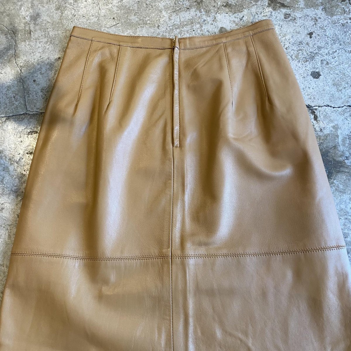 画像9: FRONT DESIGN SLIT LEATHER LONG SKIRT / W28 (9)