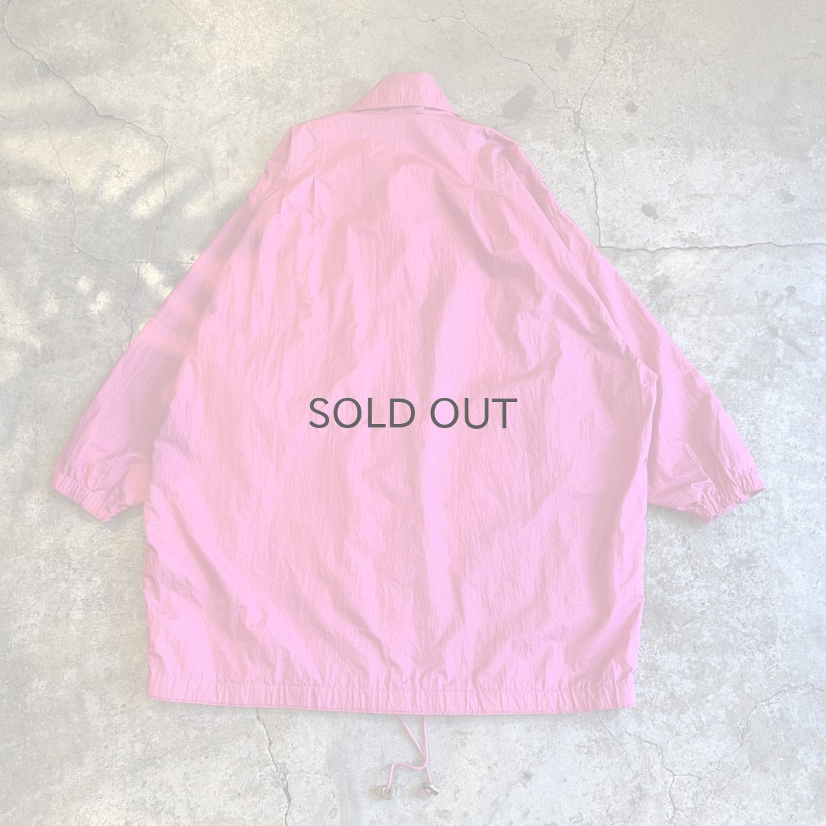 画像2: PINK COLOR VOLUME SLEEVE DESIGN HALF NECK NYLON JACKET / Ladies XL(ONE SIZE) (2)