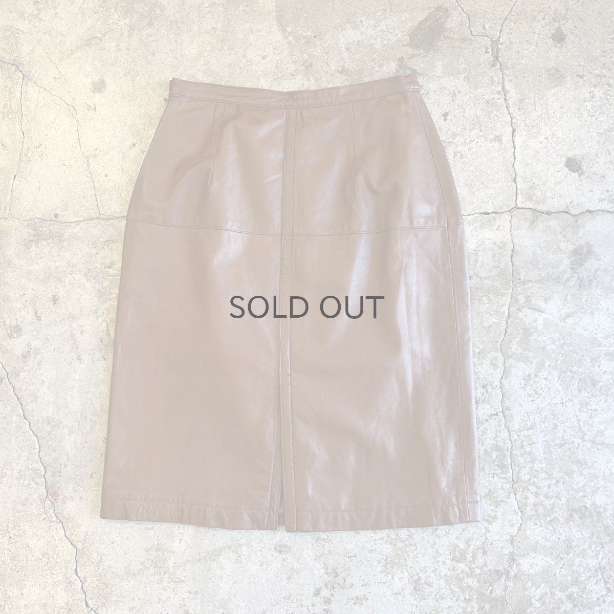 画像2: BACK SLIT DESIGN LEATHER SKIRT / W26 (2)