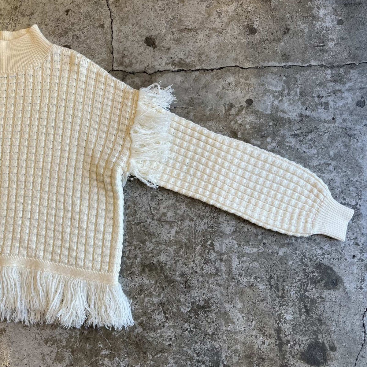 画像7: IVORY COLOR POINT FRINGE DESIGN MOCK NECK KNIT SWEATER / Ladies M  (7)