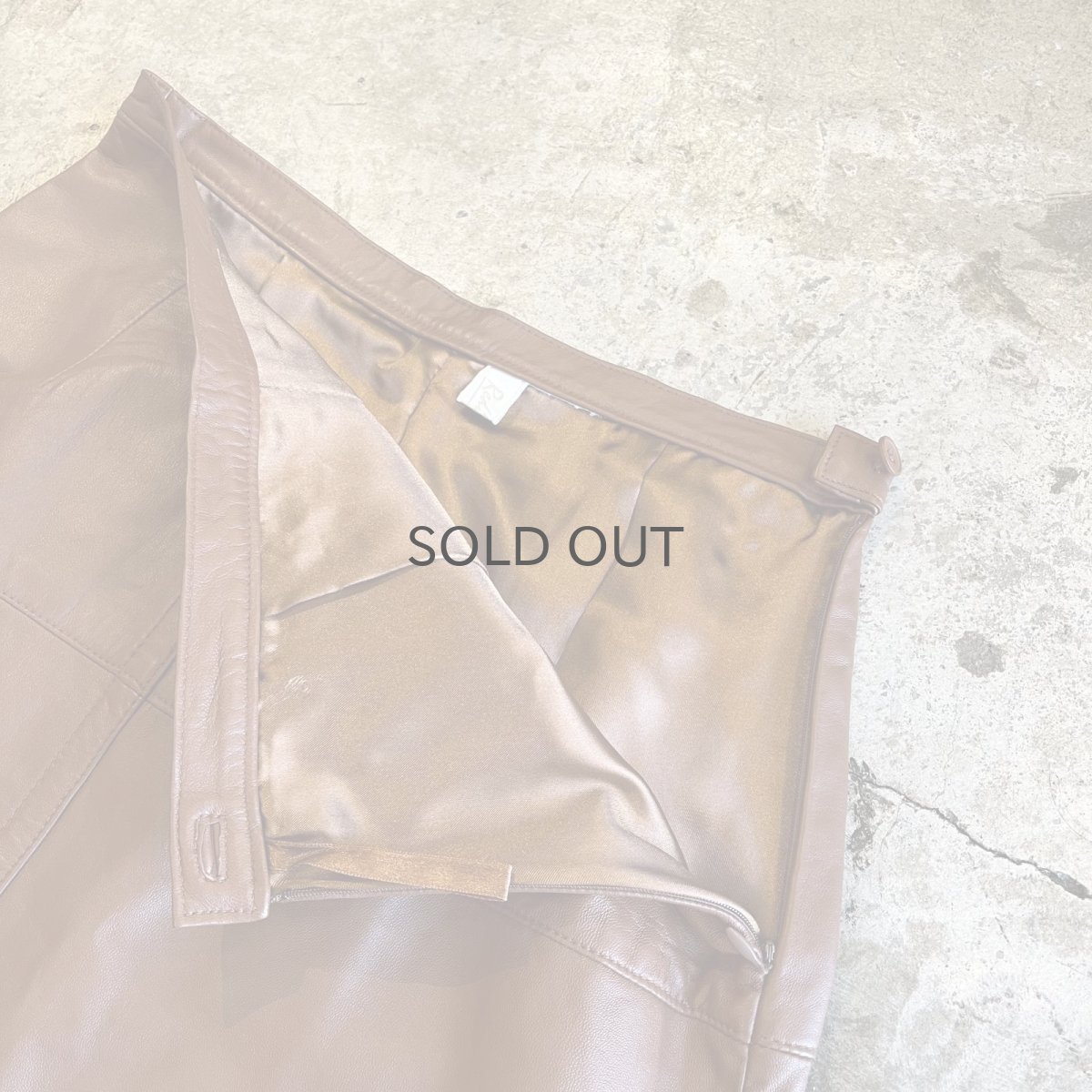 画像8: BACK SLIT DESIGN LEATHER SKIRT / W26 (8)