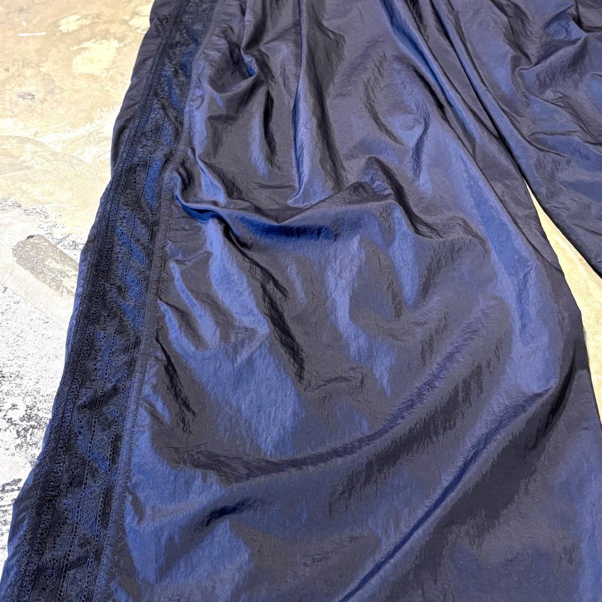画像7: SIDE LACE UP LINE WIDE SILHOUETTE NYLON PANTS / W30~ (7)